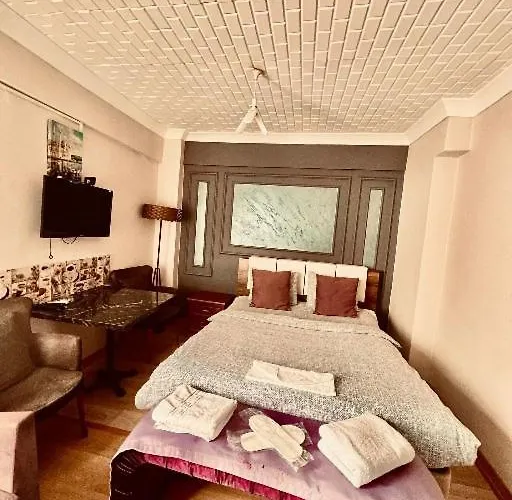 Kanarya Otell * Istambul